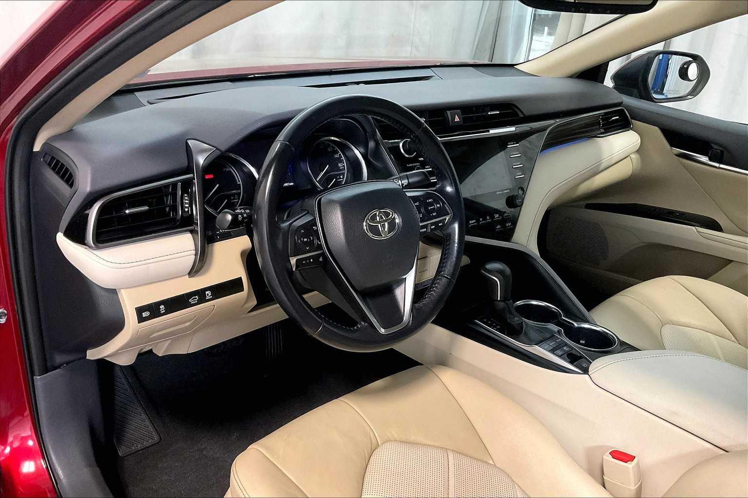 2019 Toyota Camry Hybrid XLE - Photo 8