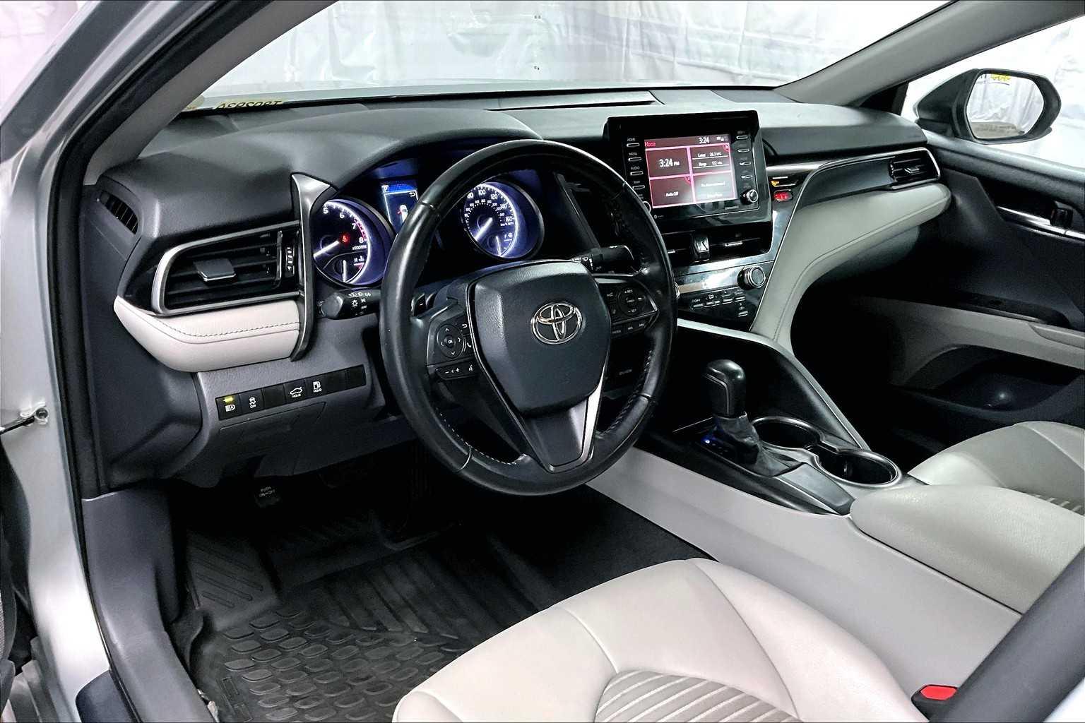 2021 Toyota Camry SE - Photo 8