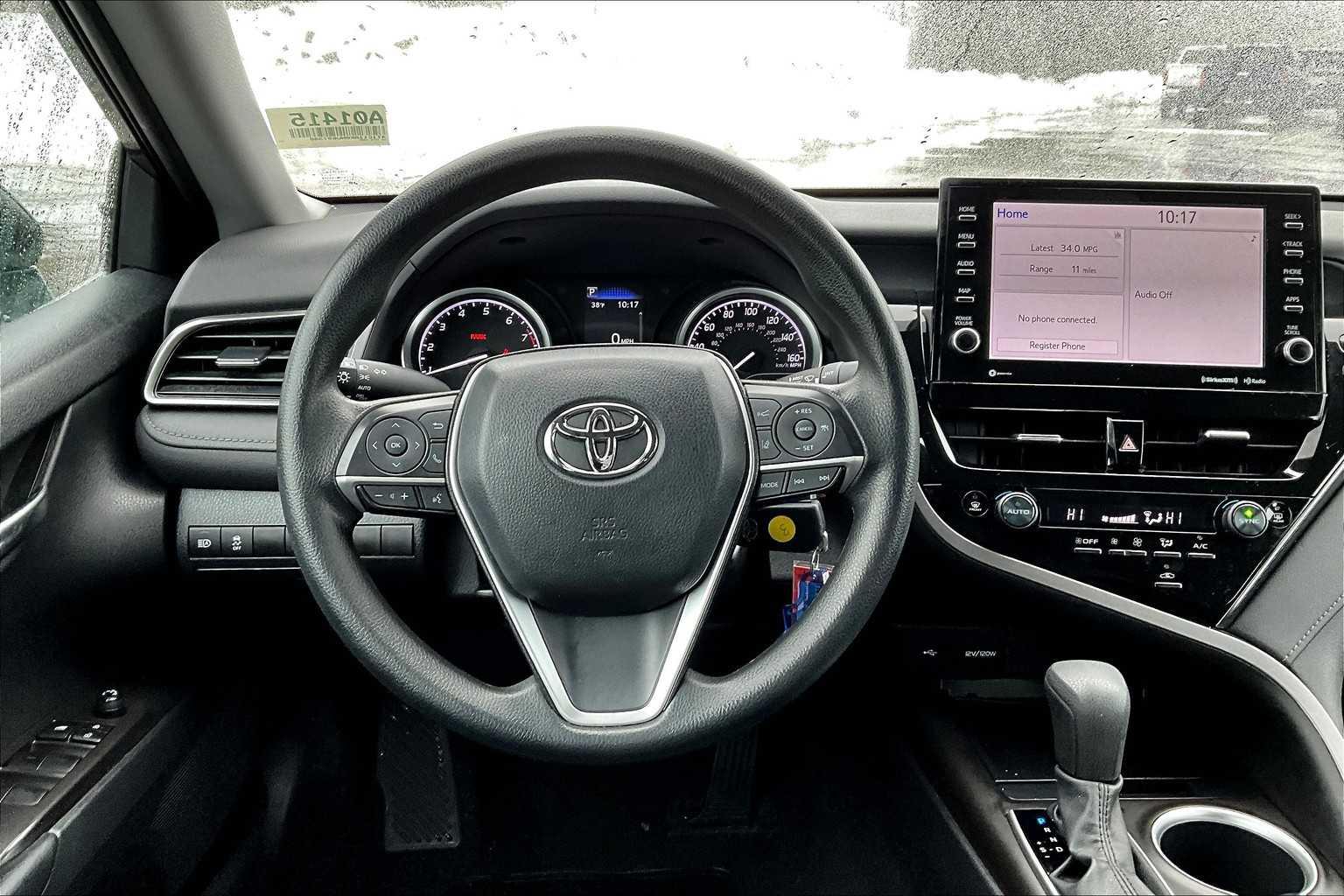 2022 Toyota Camry LE - Photo 17