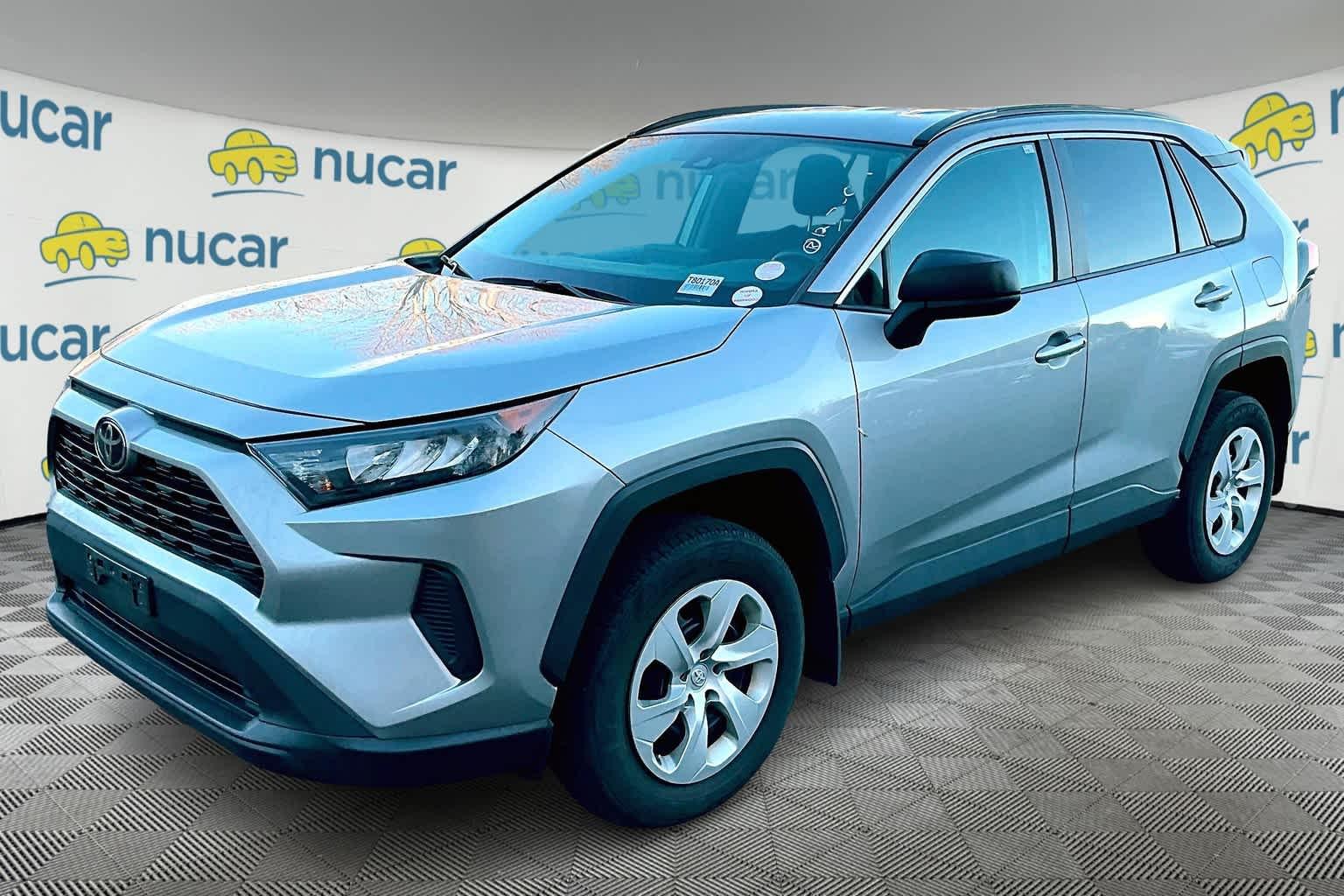 2020 Toyota RAV4 LE - Photo 3