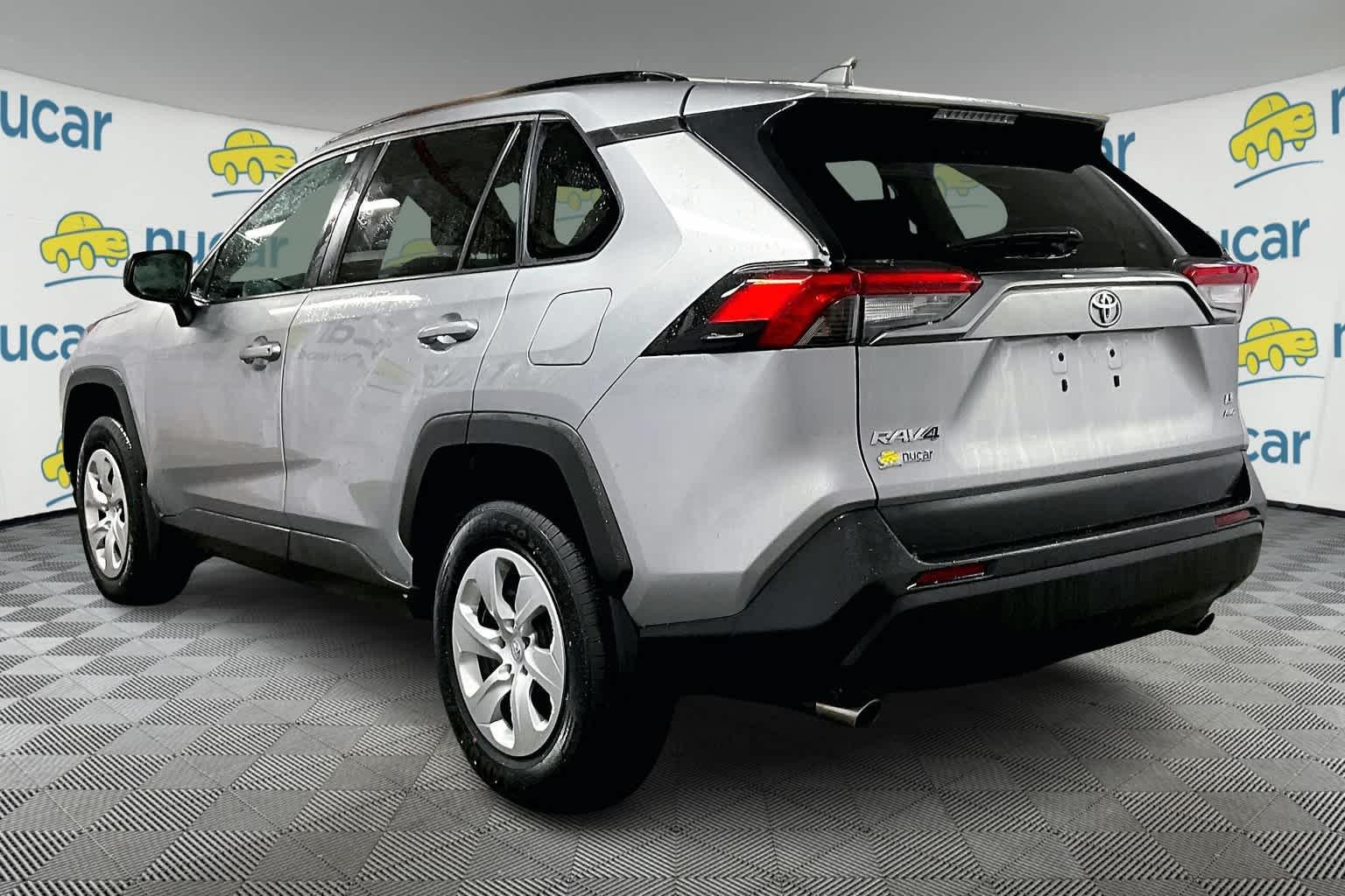 2020 Toyota RAV4 LE - Photo 4