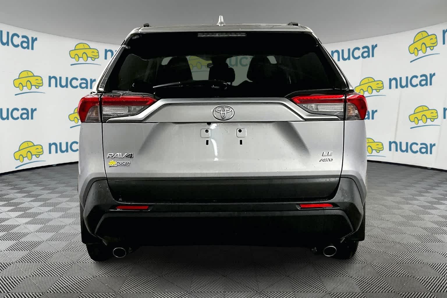 2020 Toyota RAV4 LE - Photo 5