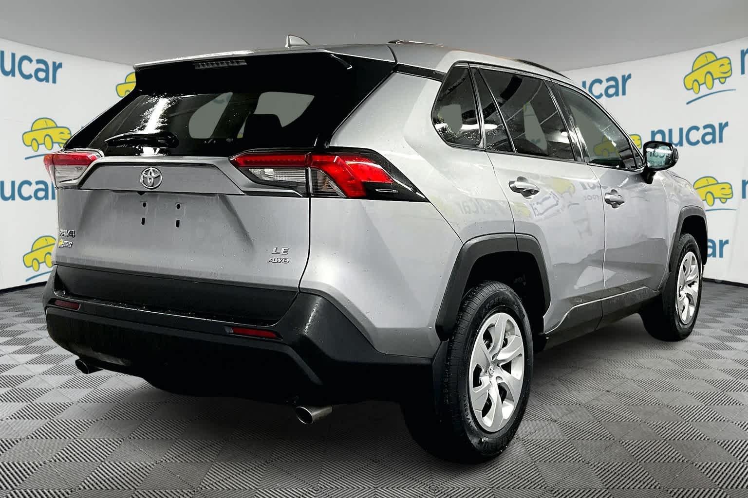 2020 Toyota RAV4 LE - Photo 6