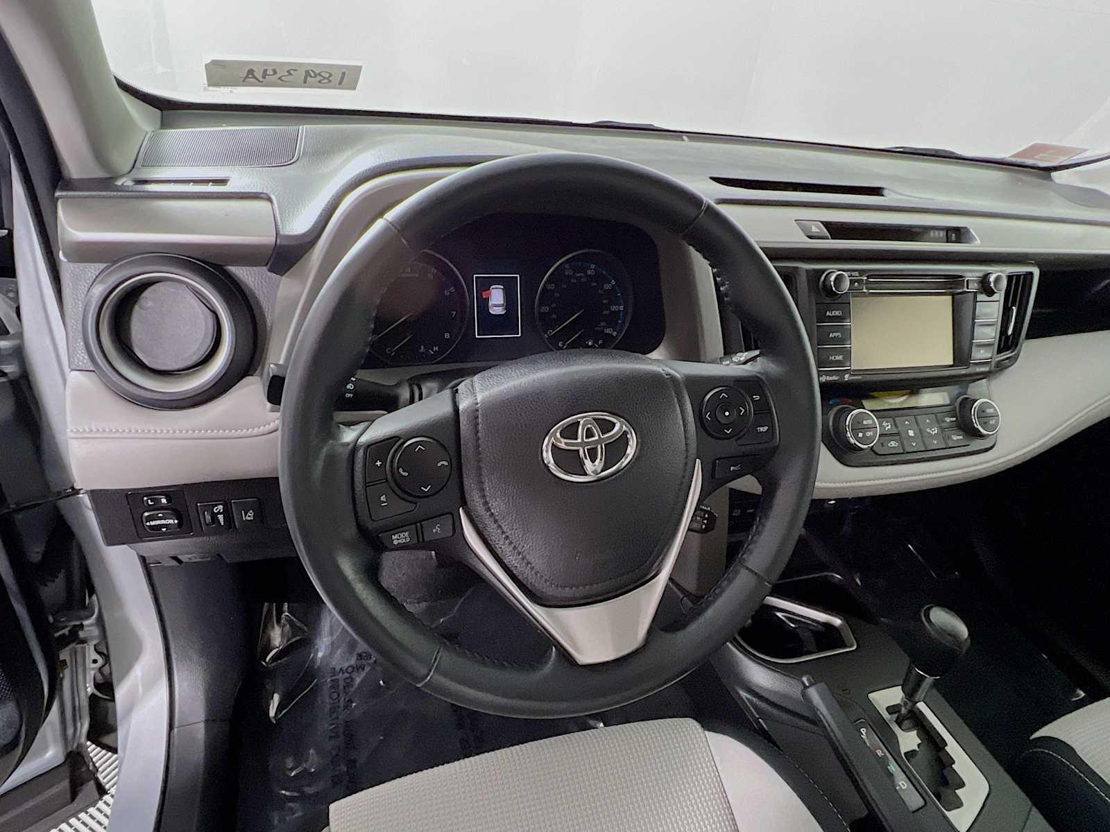 2017 Toyota RAV4 XLE - Photo 11