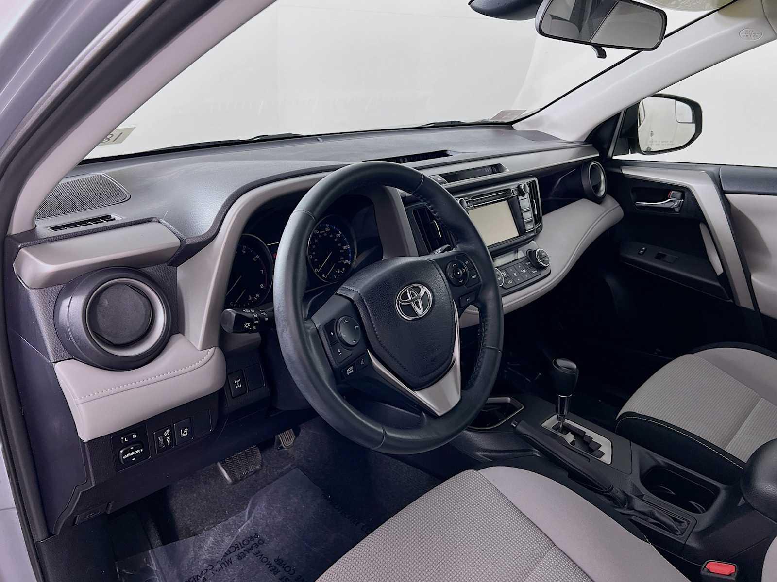 2017 Toyota RAV4 XLE - Photo 9