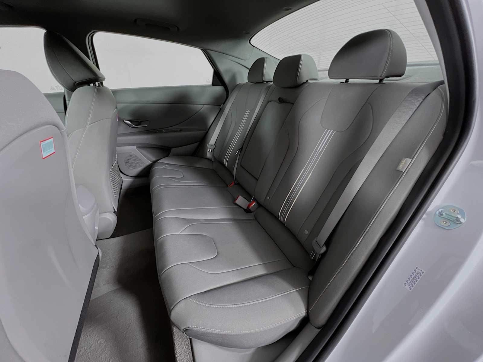 2025 Hyundai Elantra SEL Convenience - Photo 14