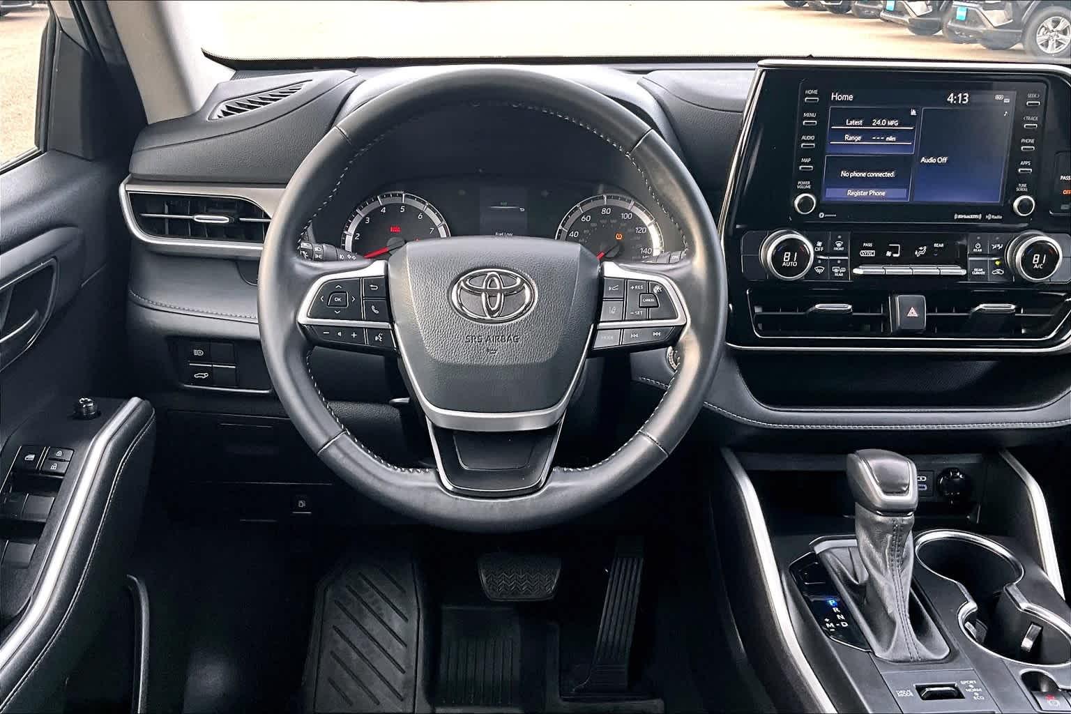 2022 Toyota Highlander LE - Photo 18