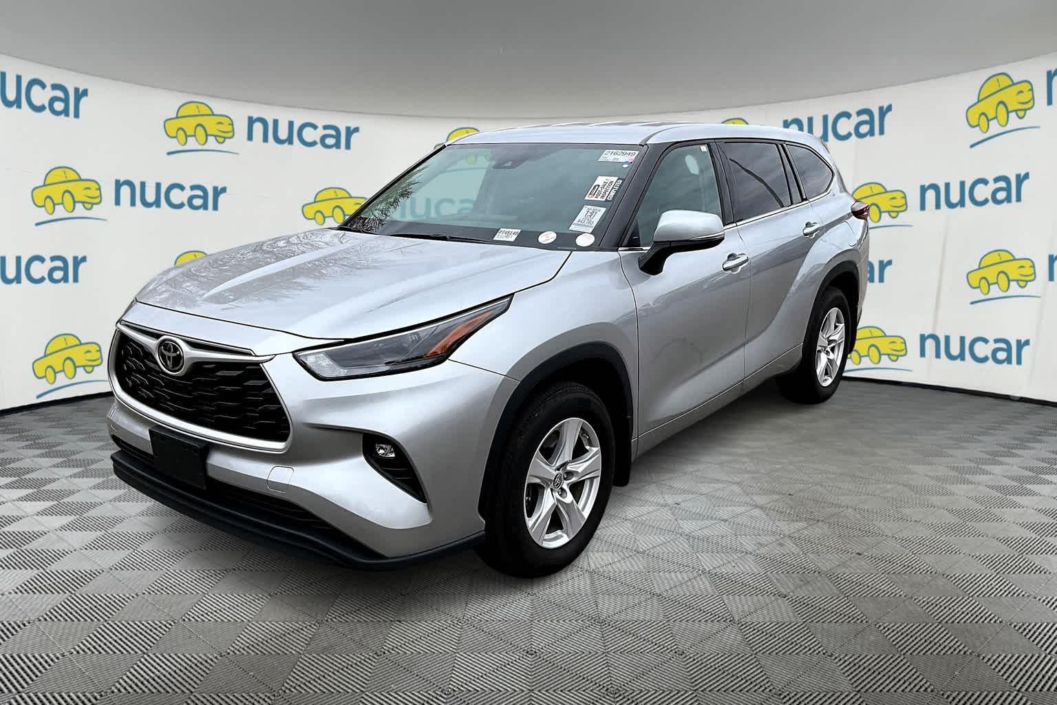 2022 Toyota Highlander LE - Photo 2