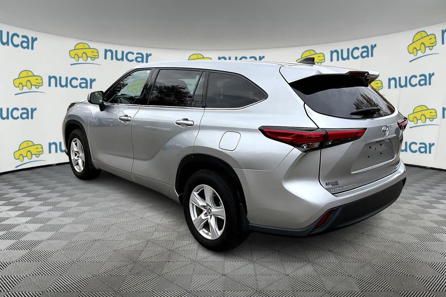 2022 Toyota Highlander LE - Photo 3