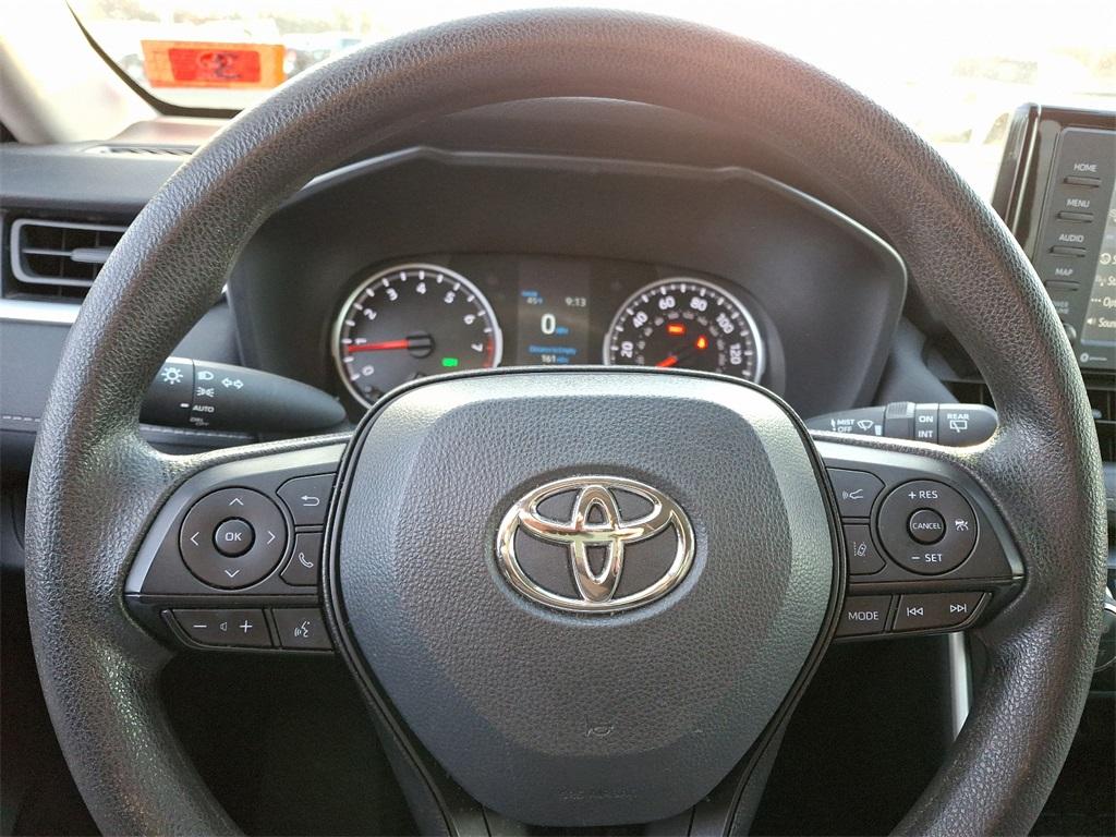 2022 Toyota RAV4 XLE - Photo 18