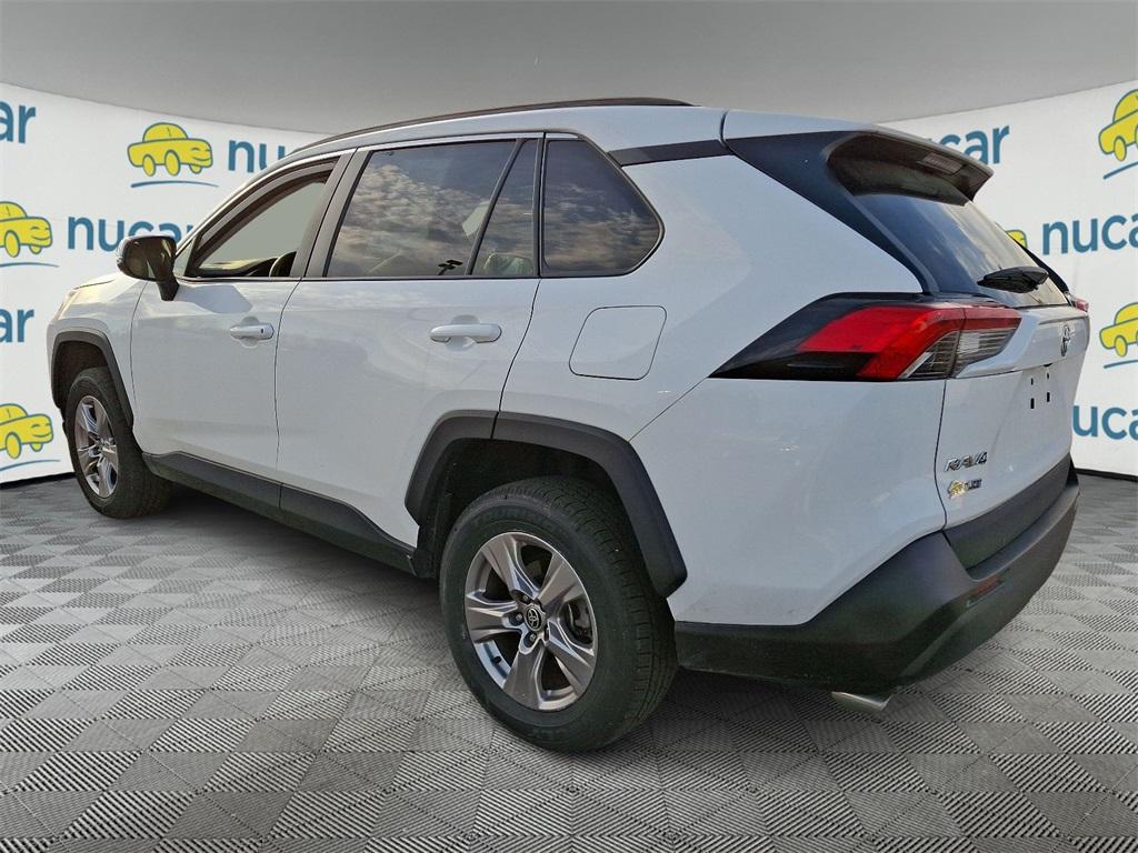 2022 Toyota RAV4 XLE - Photo 4