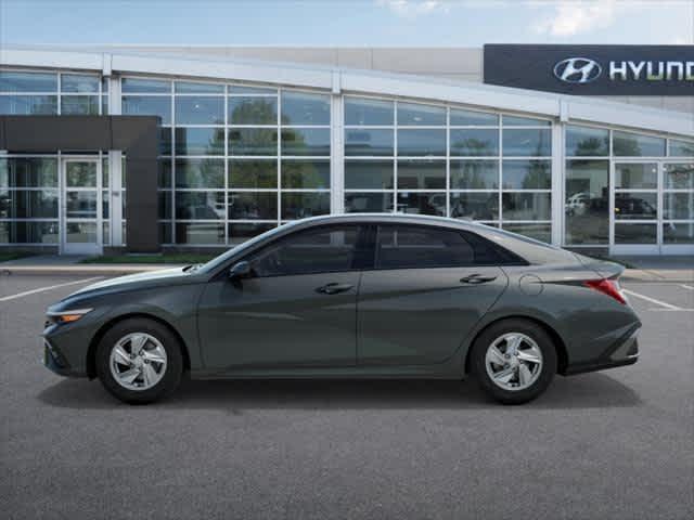 2025 Hyundai Elantra SE - Photo 3