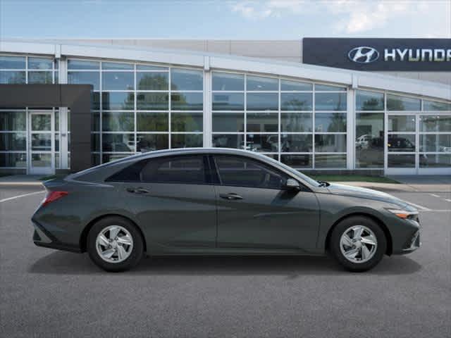 2025 Hyundai Elantra SE - Photo 4