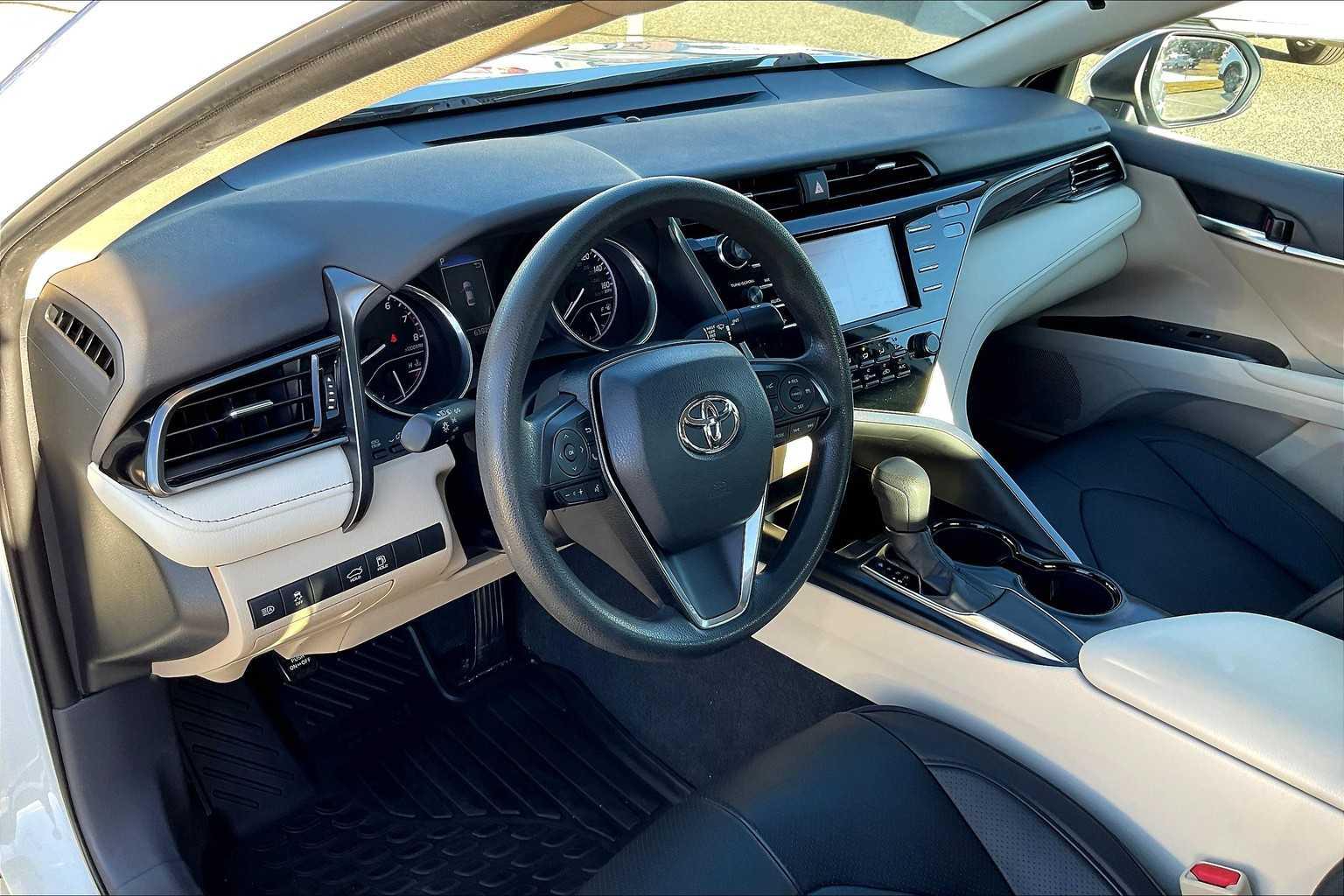 2019 Toyota Camry LE - Photo 15