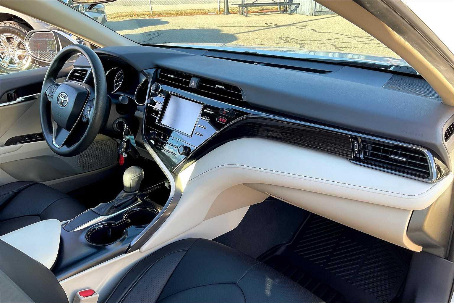 2019 Toyota Camry LE - Photo 27