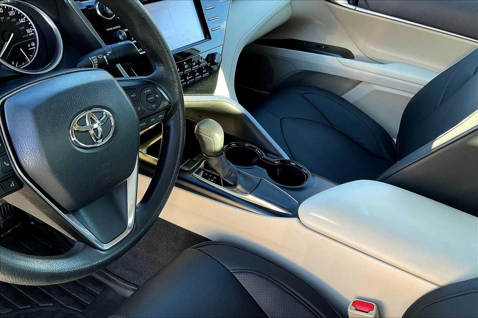 2019 Toyota Camry LE - Photo 33