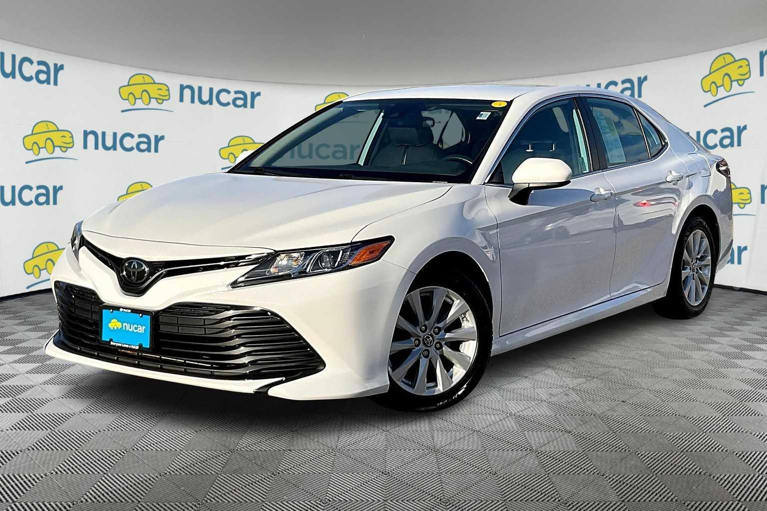 2019 Toyota Camry LE - Photo 5