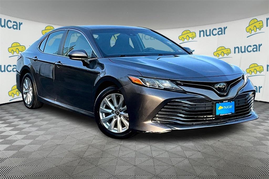 2018 Toyota Camry LE - Photo 1