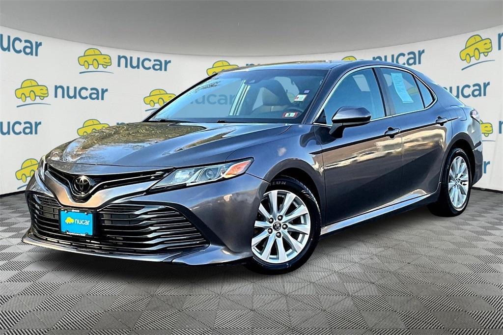 2018 Toyota Camry LE - Photo 3