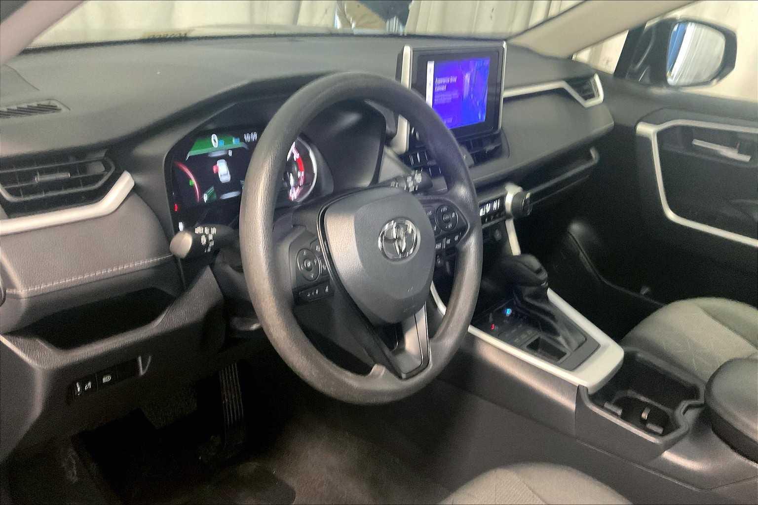 2023 Toyota RAV4 XLE - Photo 8