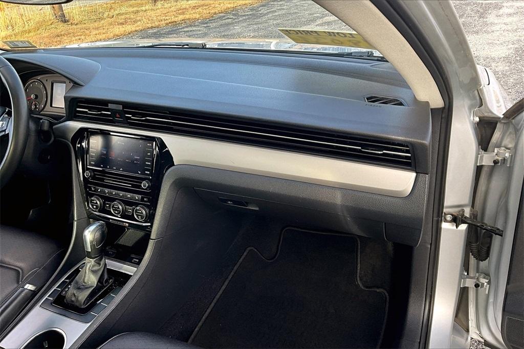 2021 Volkswagen Passat 2.0T SE - Photo 13