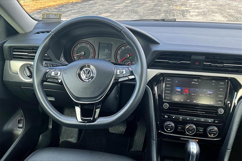 2021 Volkswagen Passat 2.0T SE - Photo 17