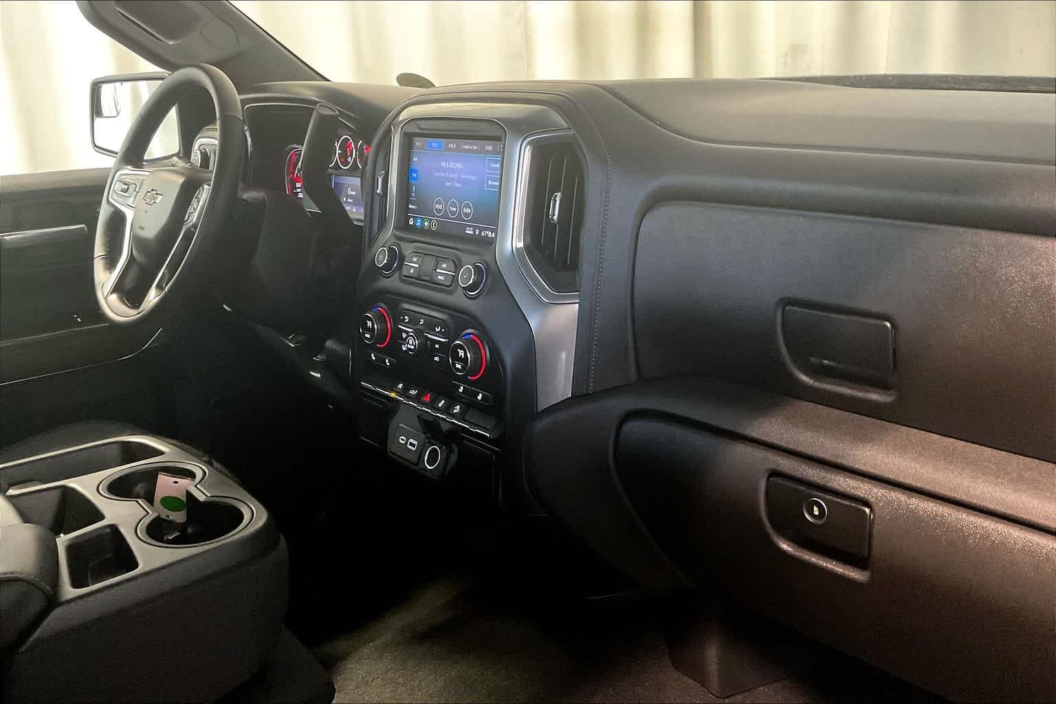 2020 Chevrolet Silverado 1500 RST 4WD Crew Cab 147 - Photo 14