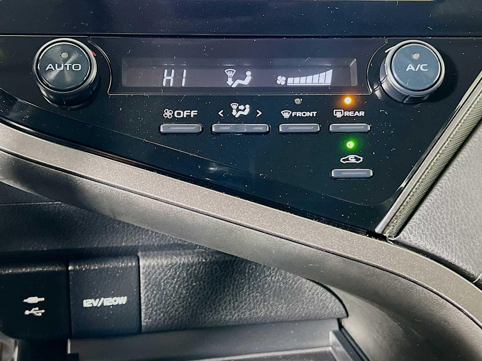 2019 Toyota Camry SE - Photo 15