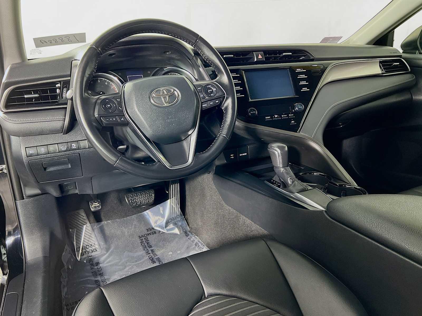 2019 Toyota Camry SE - Photo 9