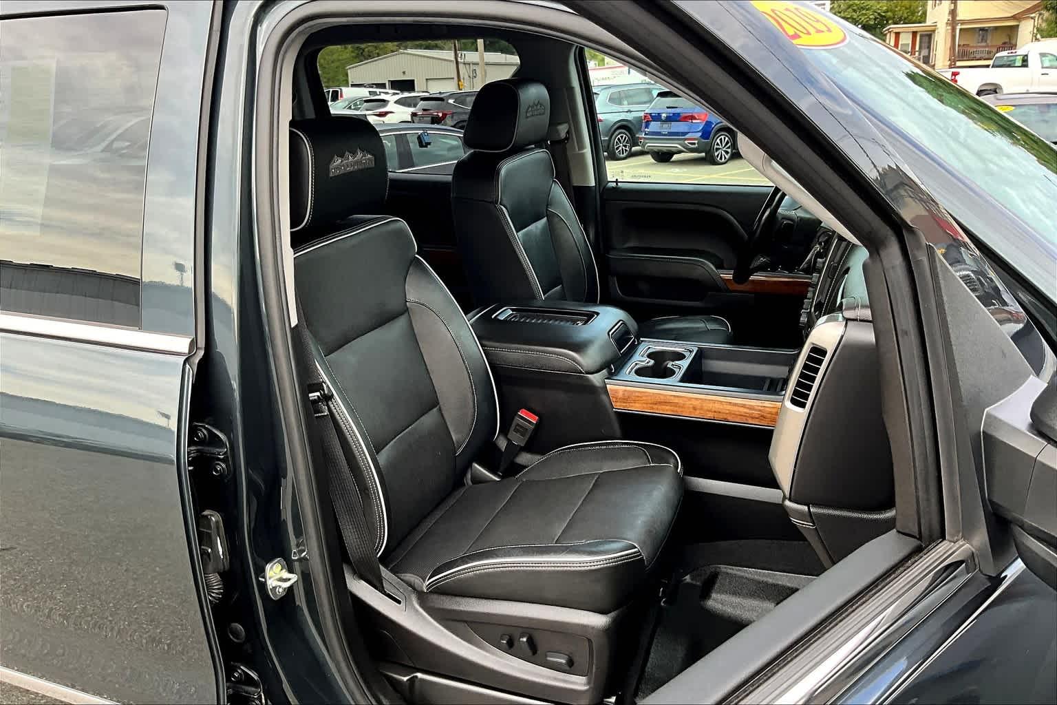 2019 Chevrolet Silverado 2500HD High Country 4WD Crew Cab 153.7 - Photo 11