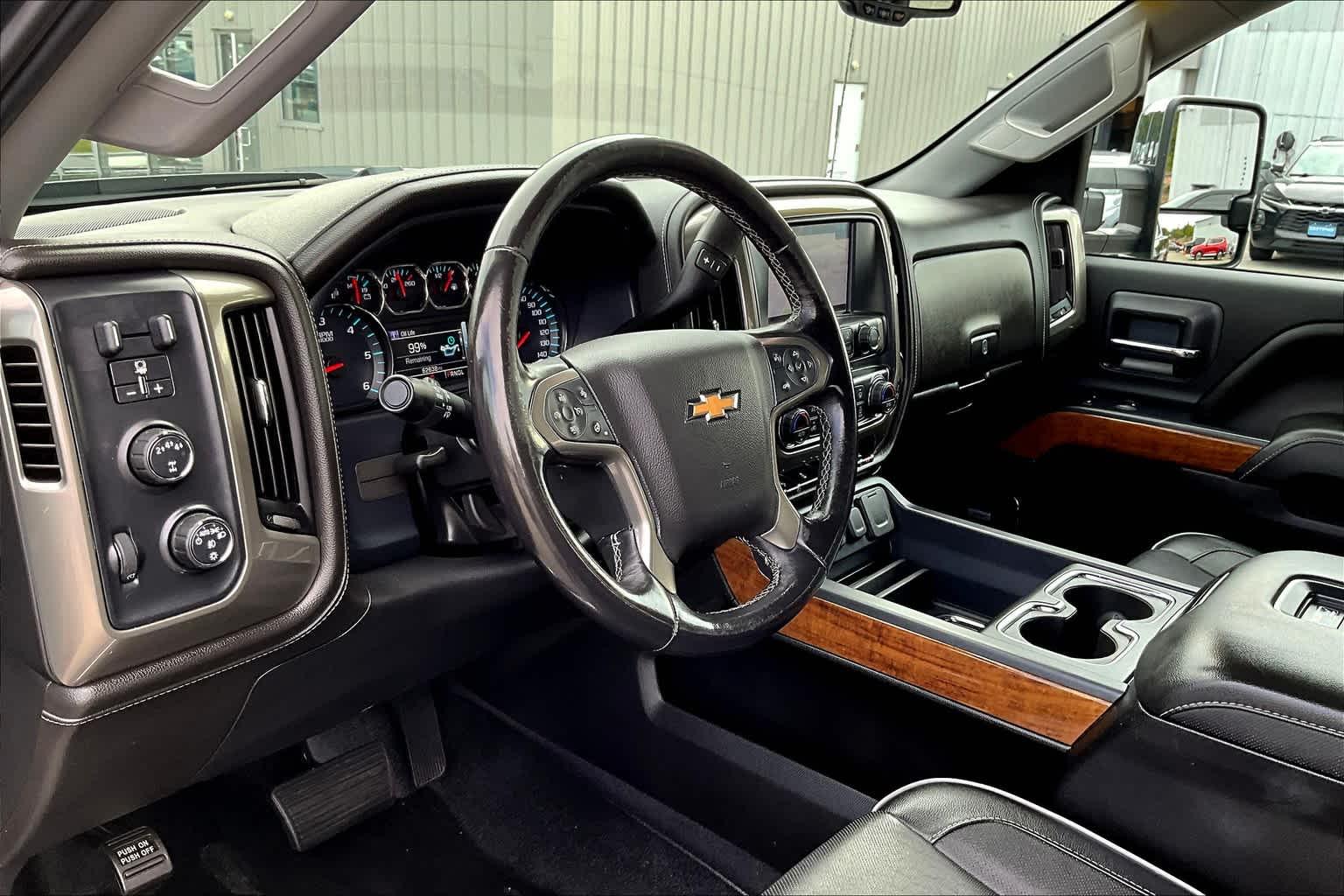 2019 Chevrolet Silverado 2500HD High Country 4WD Crew Cab 153.7 - Photo 8