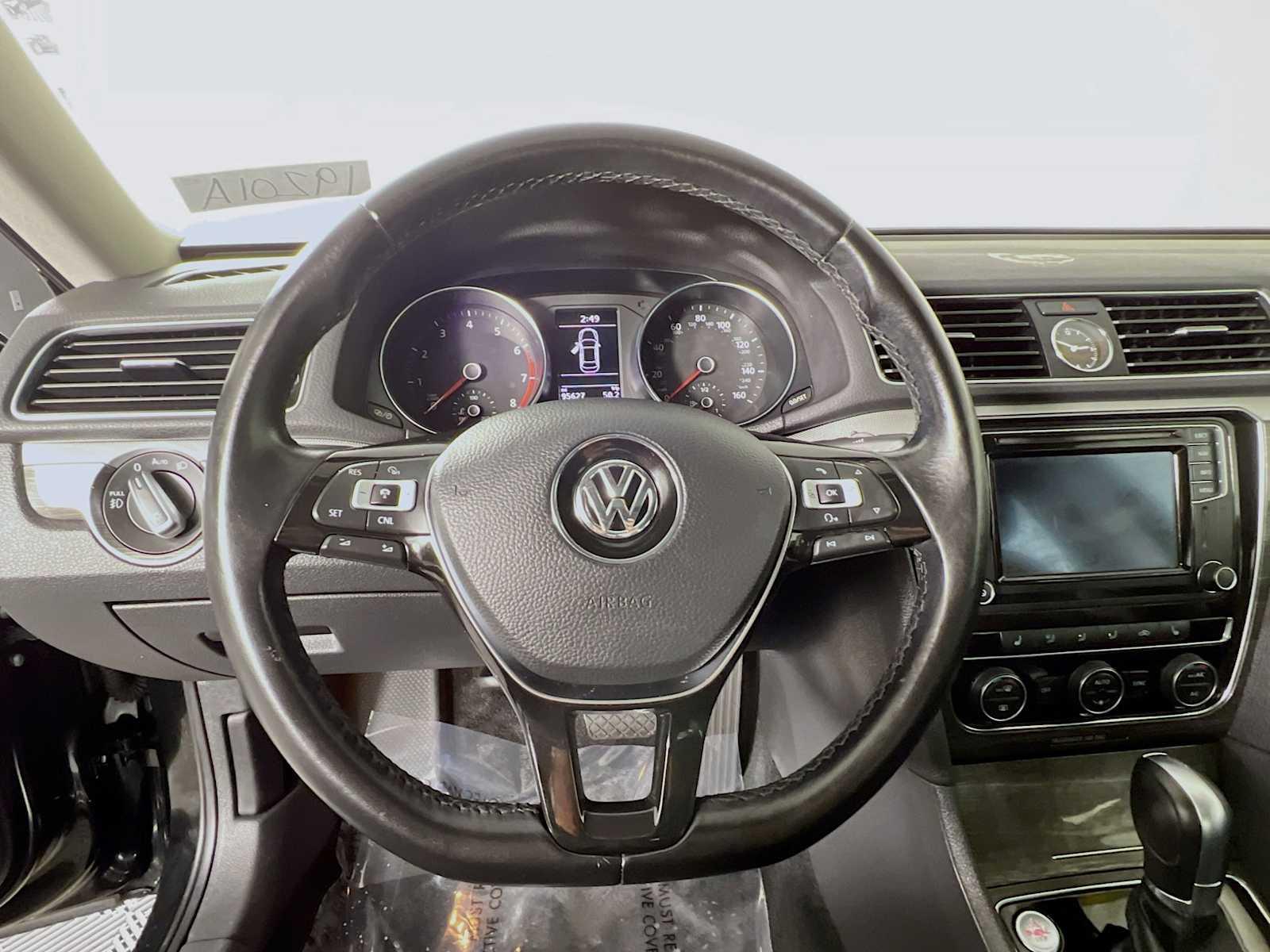 2016 Volkswagen Passat 1.8T SE - Photo 11