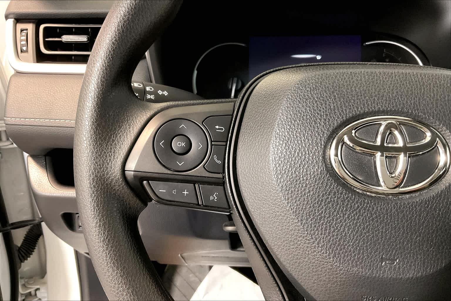 2024 Toyota RAV4 LE - Photo 22