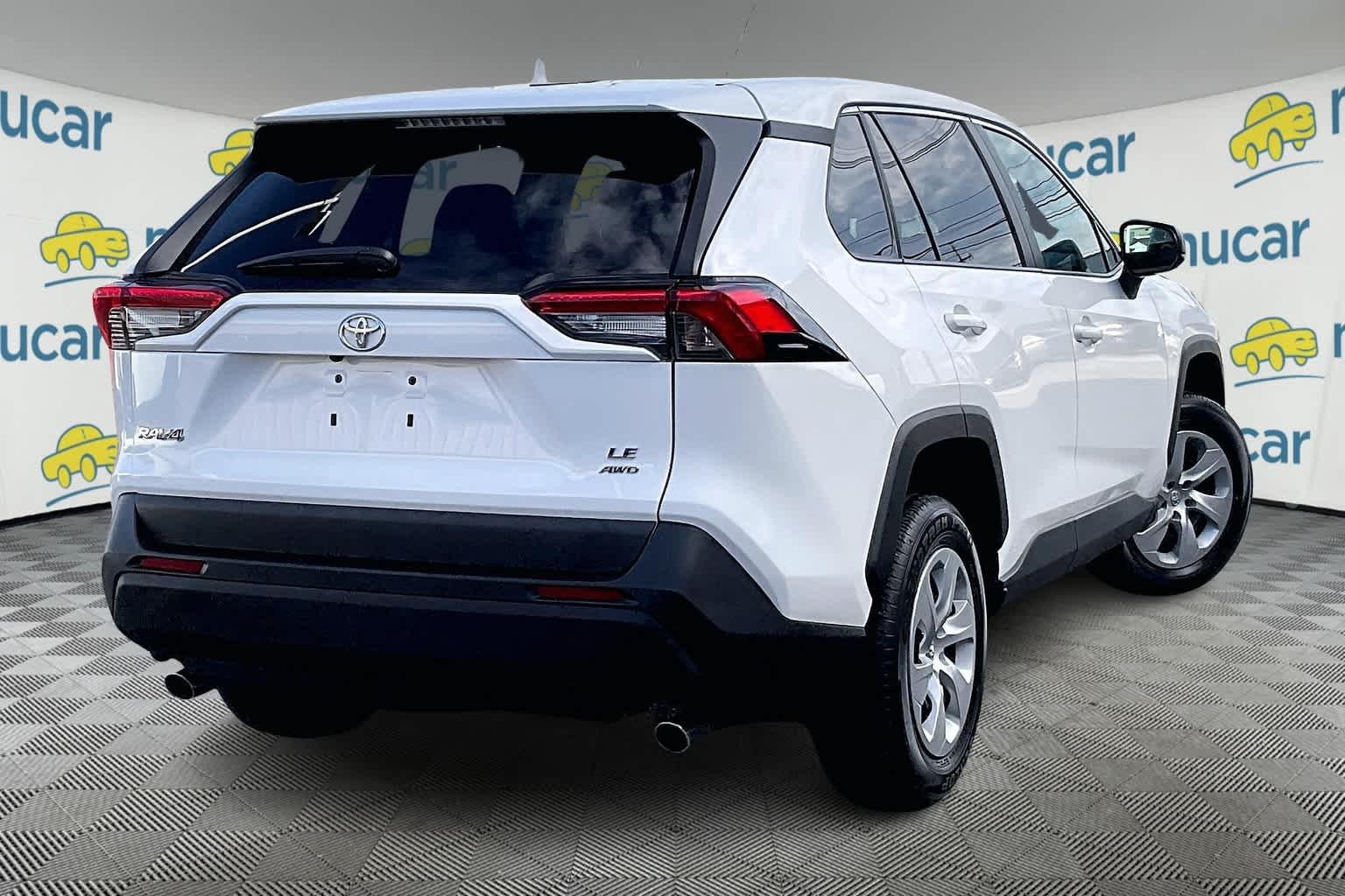 2024 Toyota RAV4 LE - Photo 6