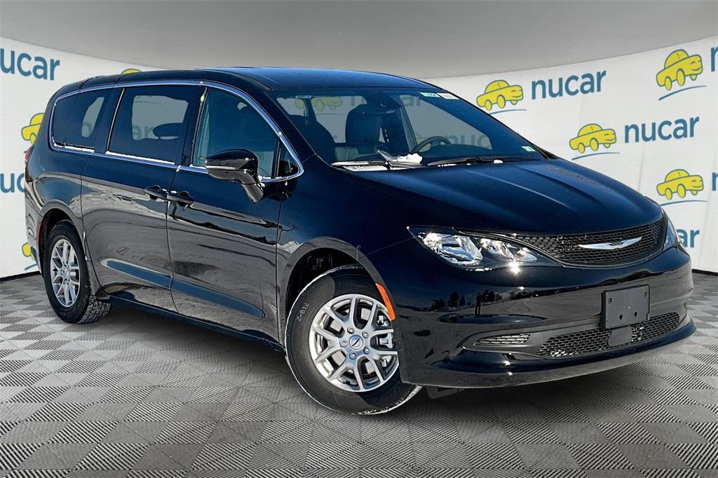 2025 Chrysler Voyager LX