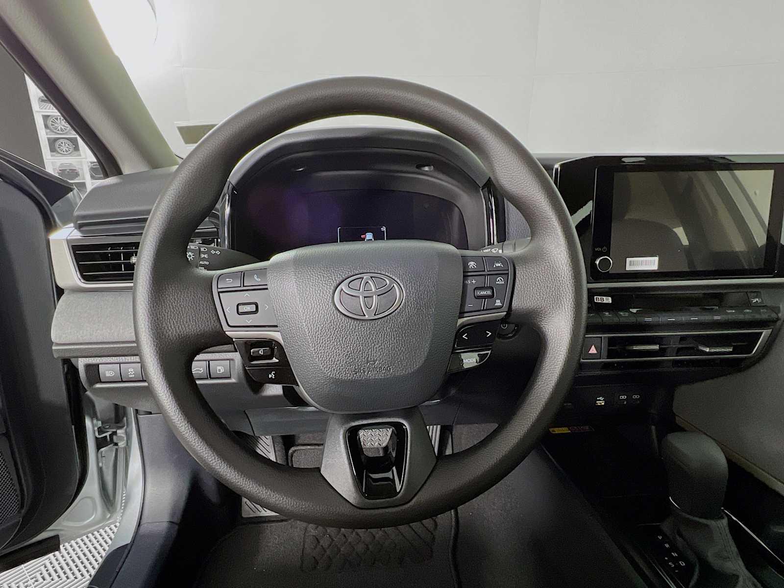 2025 Toyota Camry LE - Photo 7