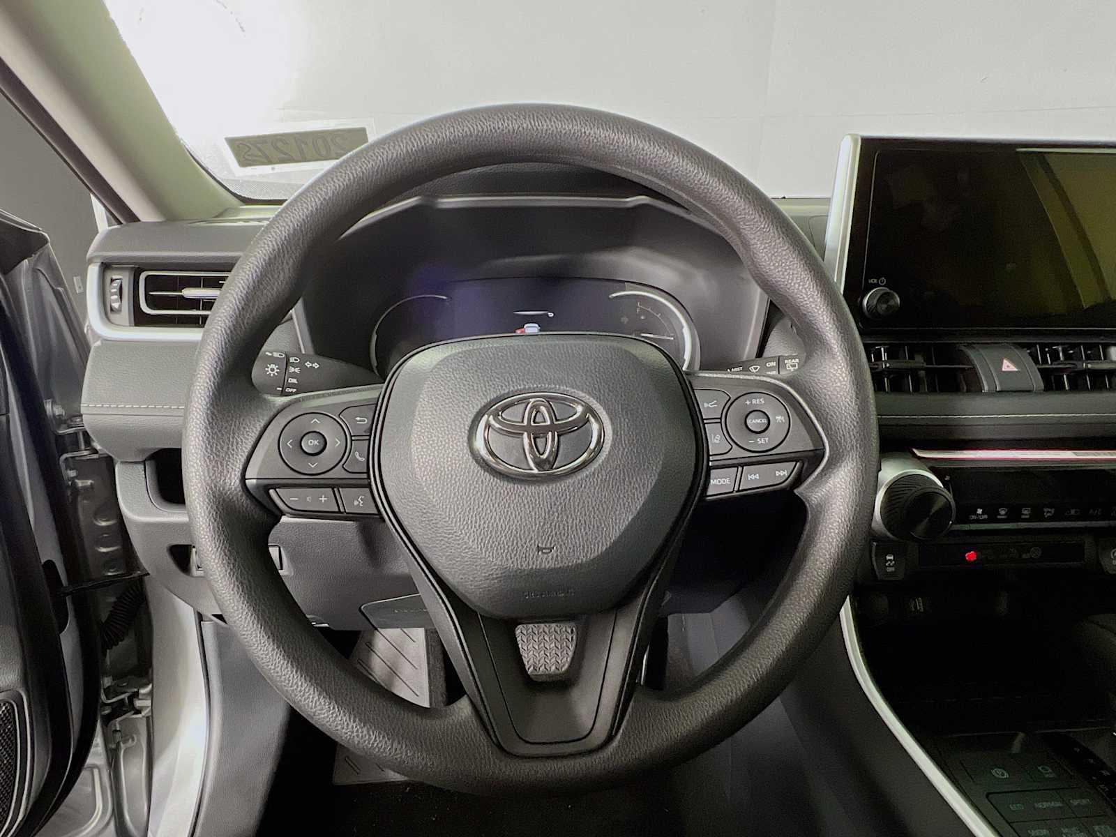 2024 Toyota RAV4 LE - Photo 7