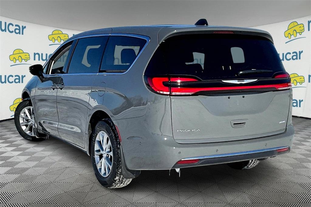 2024 Chrysler Pacifica Touring L - Photo 5