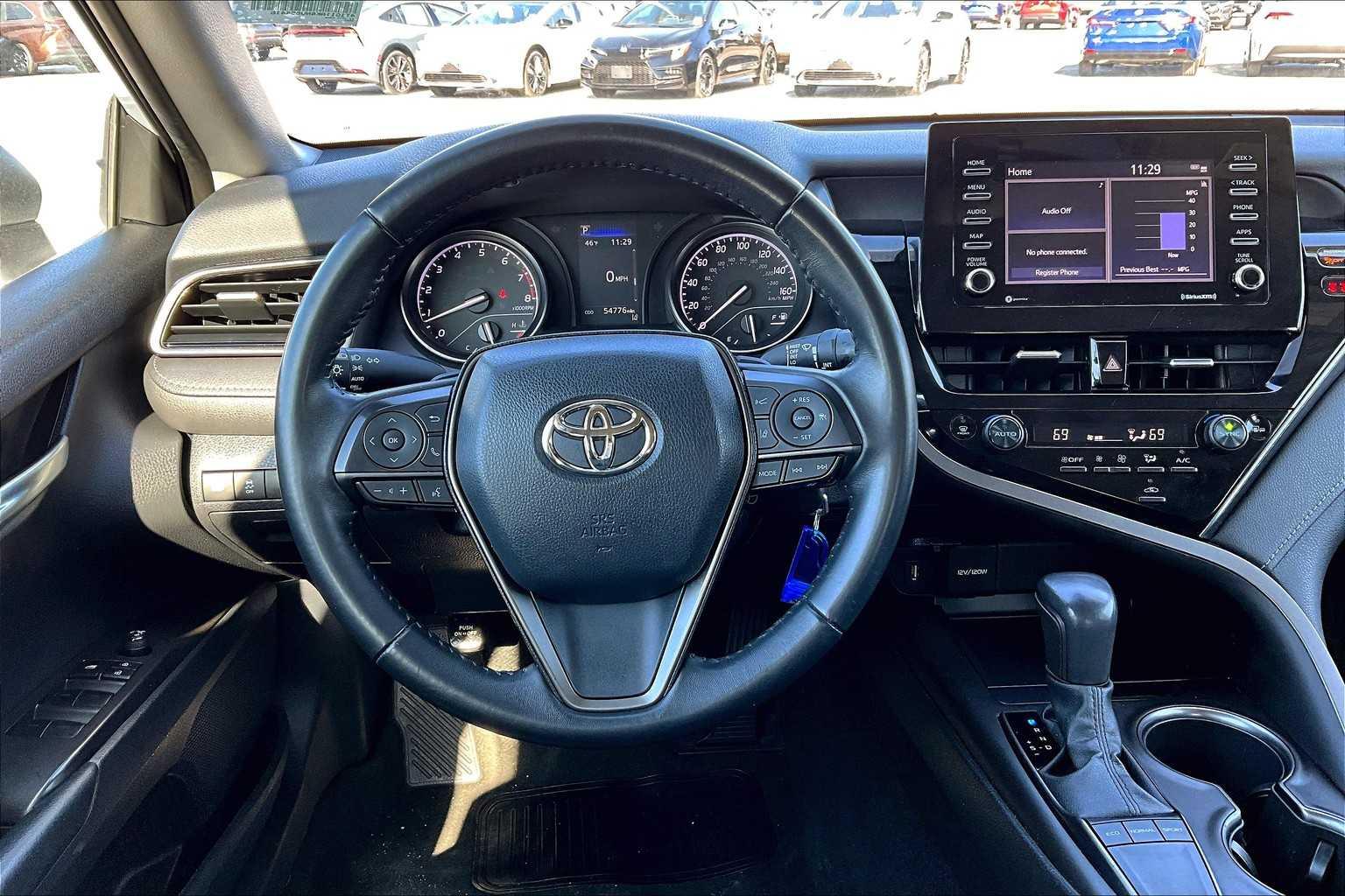 2022 Toyota Camry SE - Photo 17