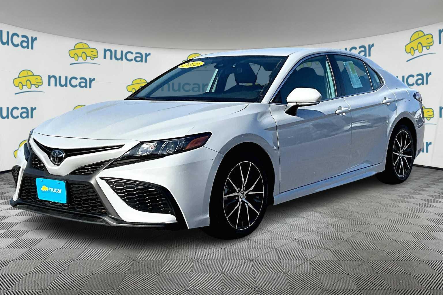 2022 Toyota Camry SE - Photo 3