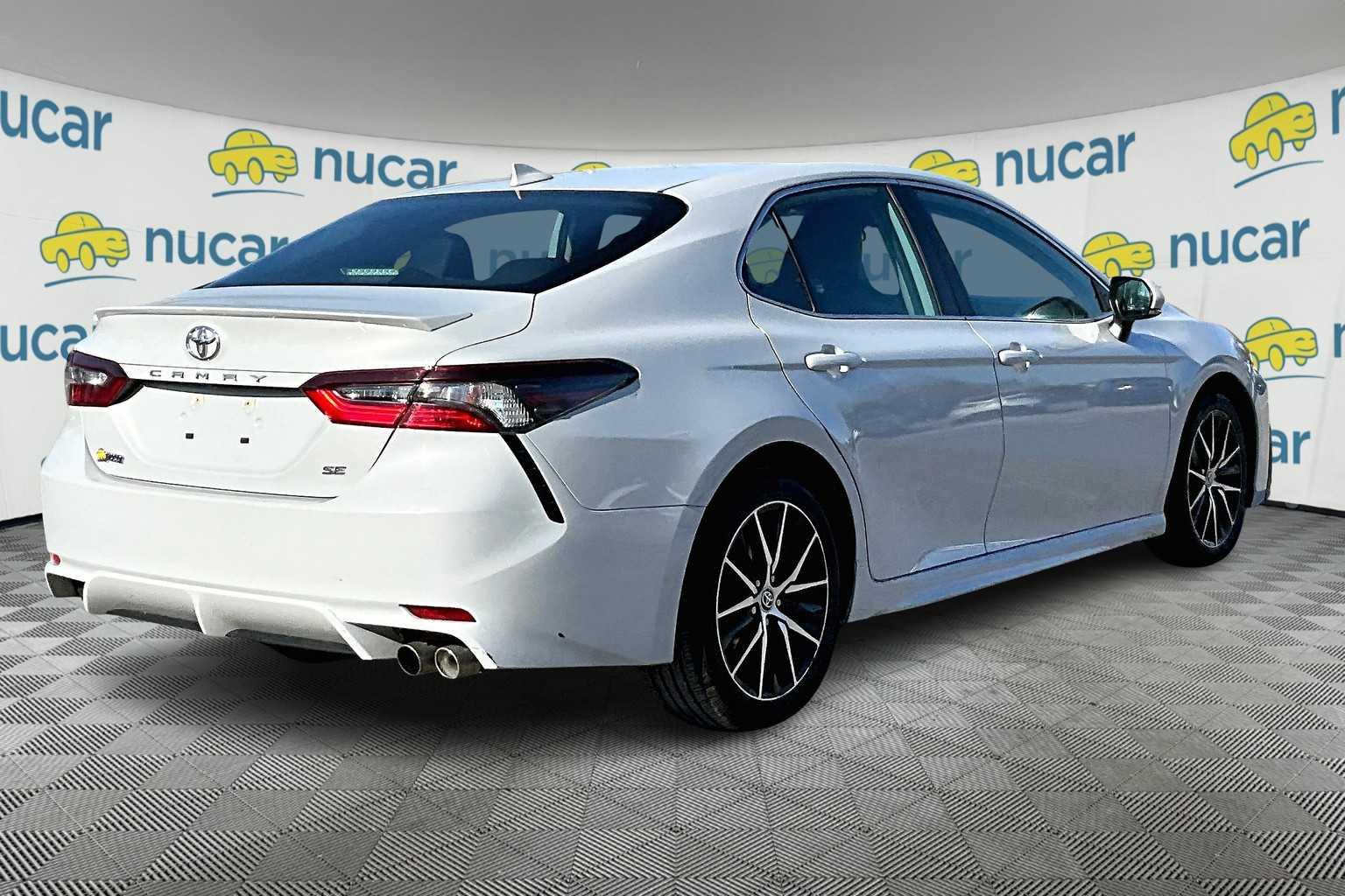 2022 Toyota Camry SE - Photo 6