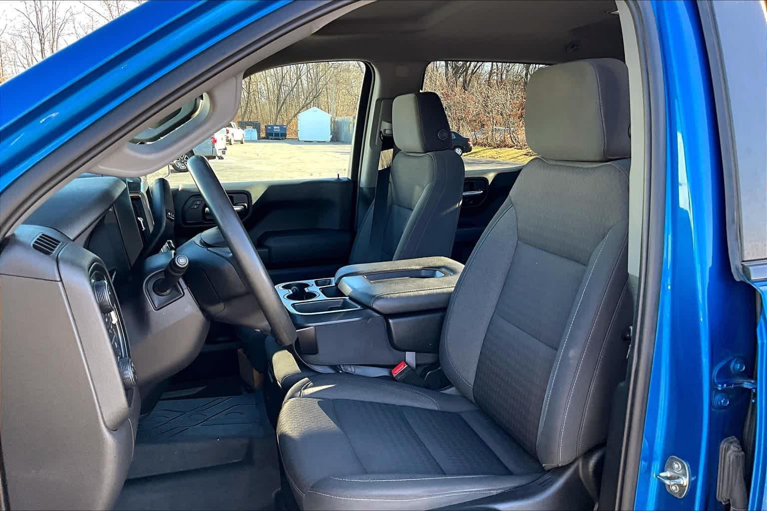 2022 Chevrolet Silverado 1500 Custom 4WD Crew Cab 147 - Photo 10