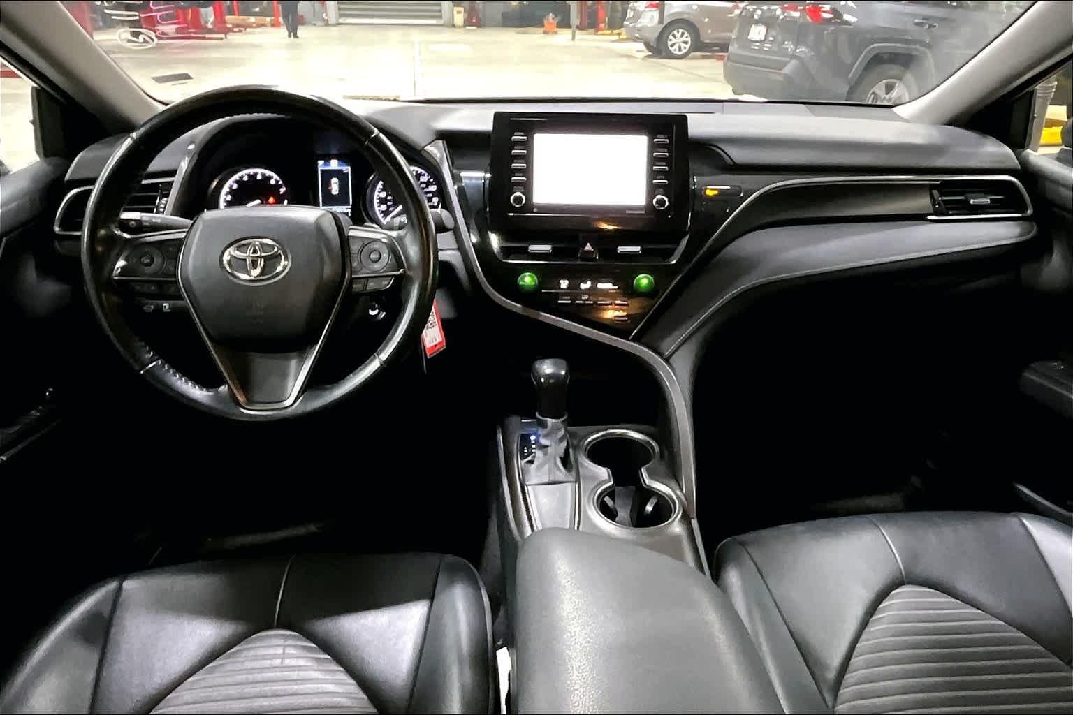 2021 Toyota Camry SE - Photo 9