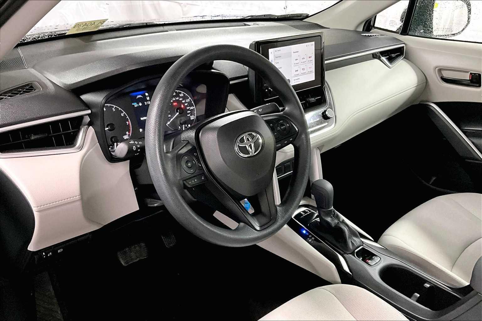 2024 Toyota Corolla Cross L - Photo 8