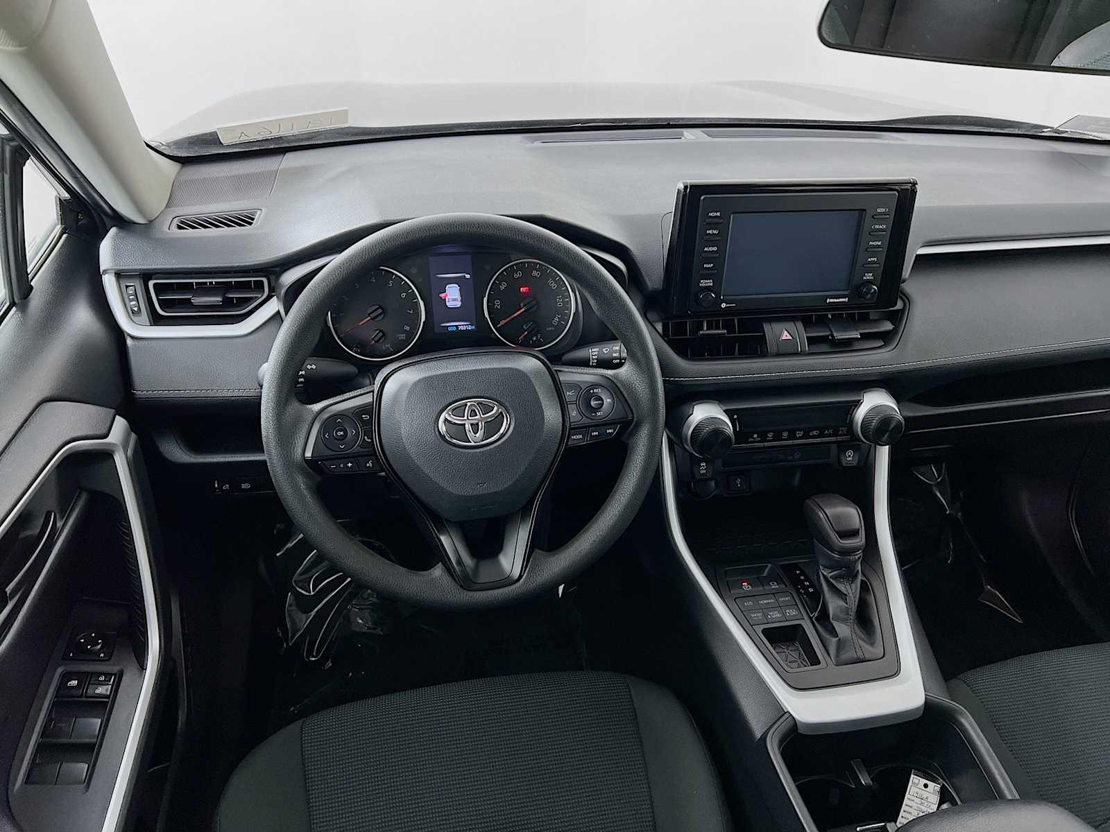 2022 Toyota RAV4 LE - Photo 21