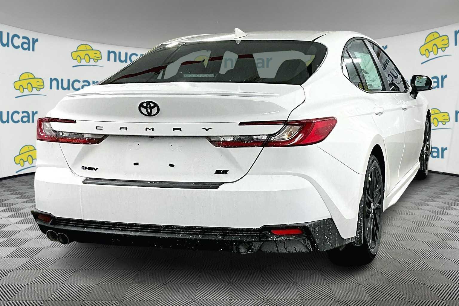 2025 Toyota Camry SE - Photo 7