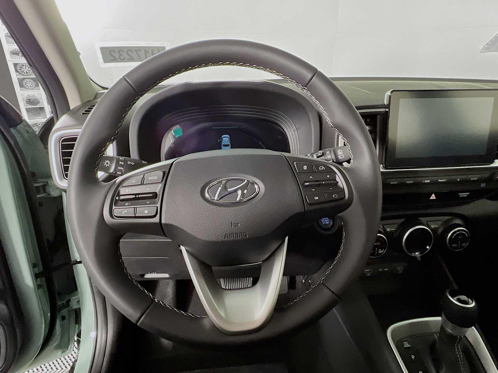 2025 Hyundai Venue SEL - Photo 7