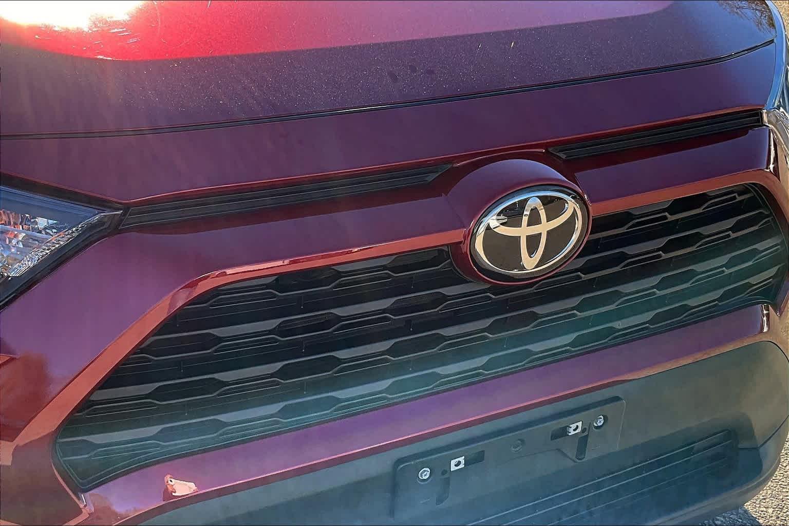 2022 Toyota RAV4 LE - Photo 30