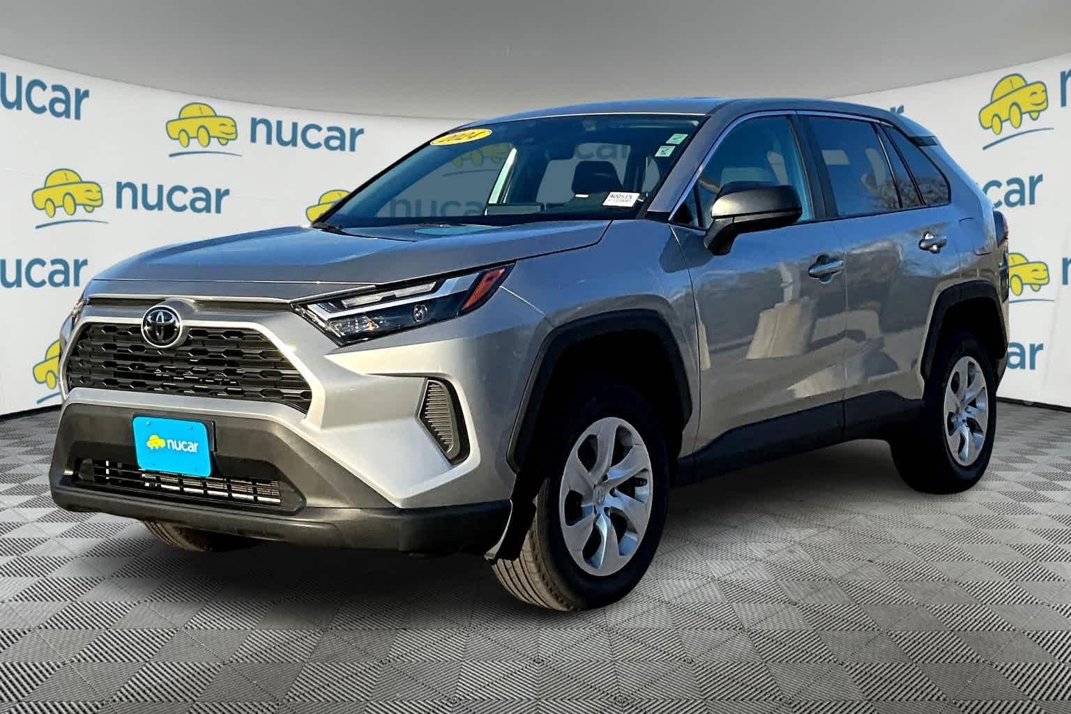 2024 Toyota RAV4 LE - Photo 3