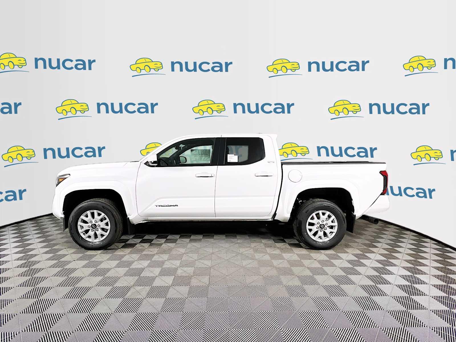 2024 Toyota Tacoma SR5 - Photo 3